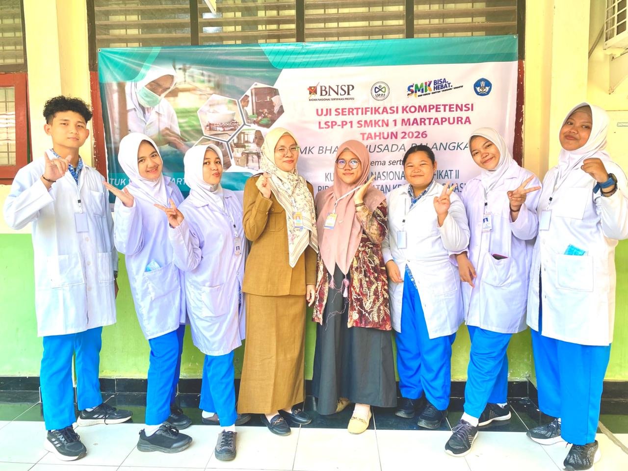 UKK Kelas XII Farmasi SMK Kesehatan Borneo Bhakti Husada Palangka Raya di SMKN 1 Martapura: Ujian Penentu Kompetensi Menuju Dunia Kerja